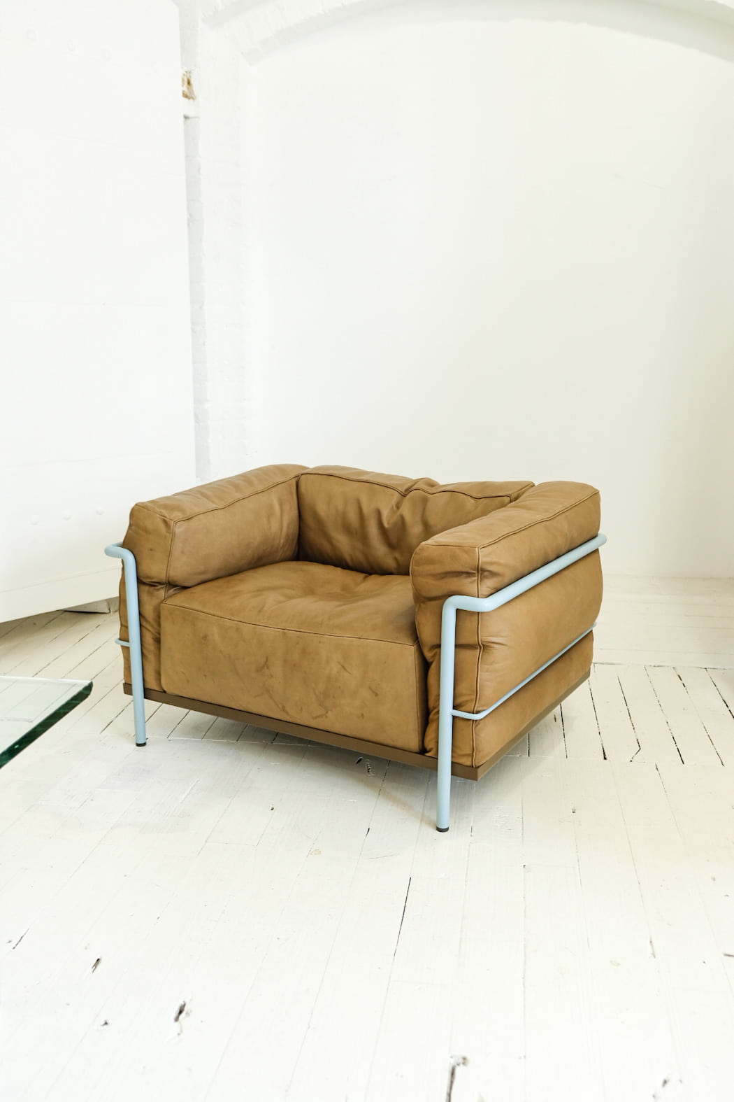 Cassina LC3 Grand Armchair : RENTAL – renewfinds