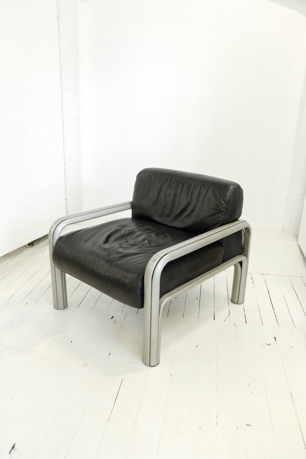 Gae Aulenti Lounge Chair for Knoll : RENTAL
