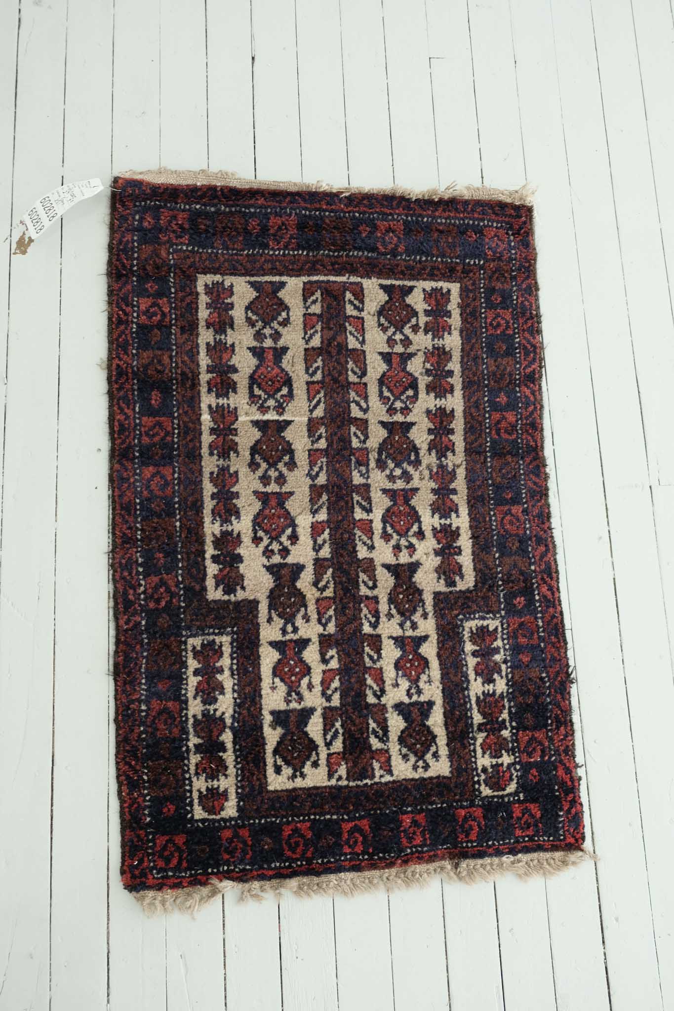 Kahdra Wool Prayer Area Rug 2'5" x 4'