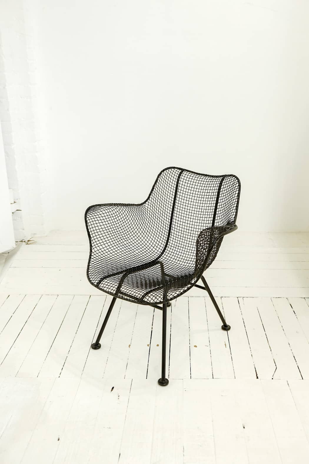 Russell Woodard Black "Sculptura" Chair : RENTAL