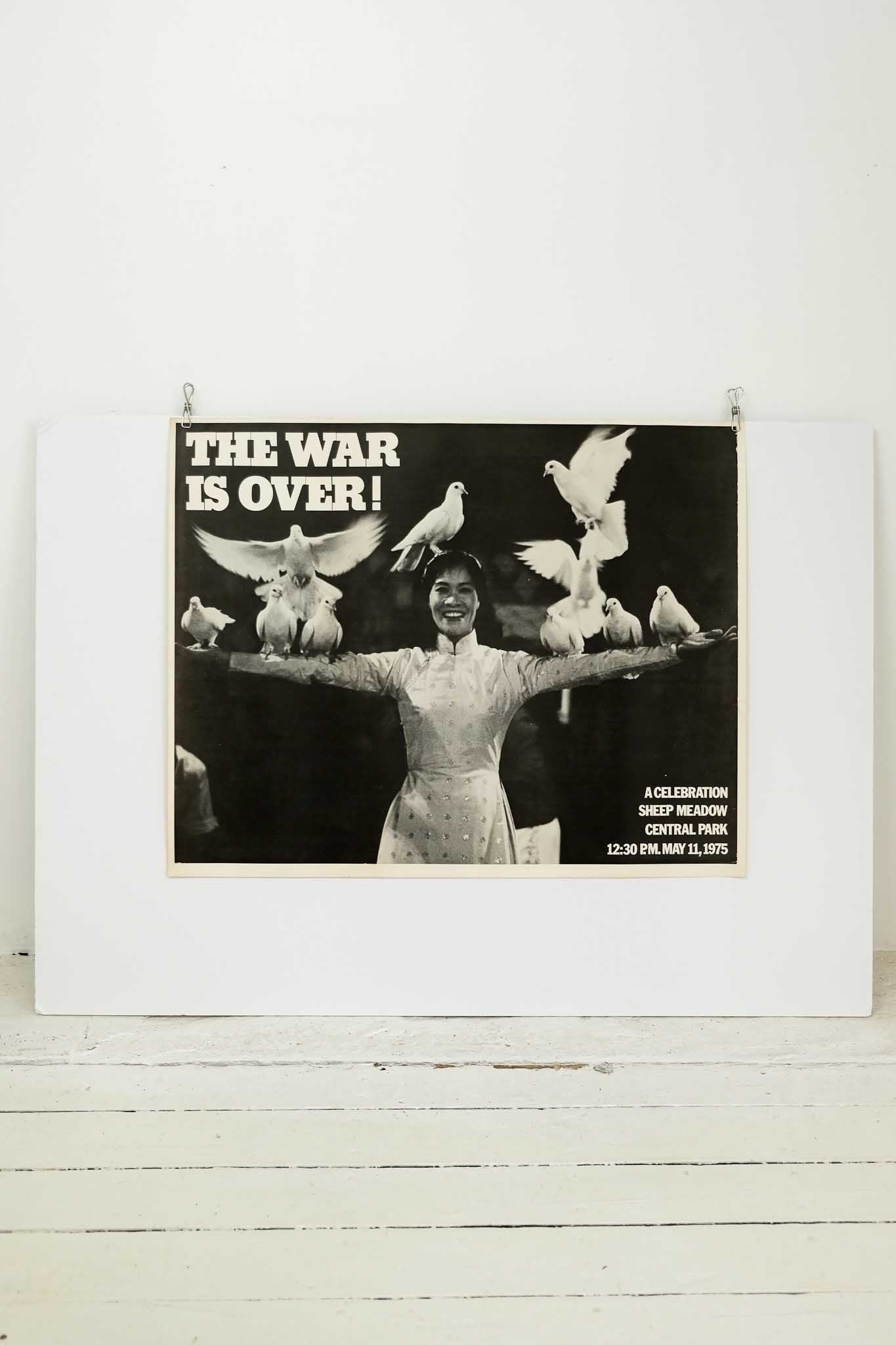kurry war i♾️ over アート　額装 The War is Over 