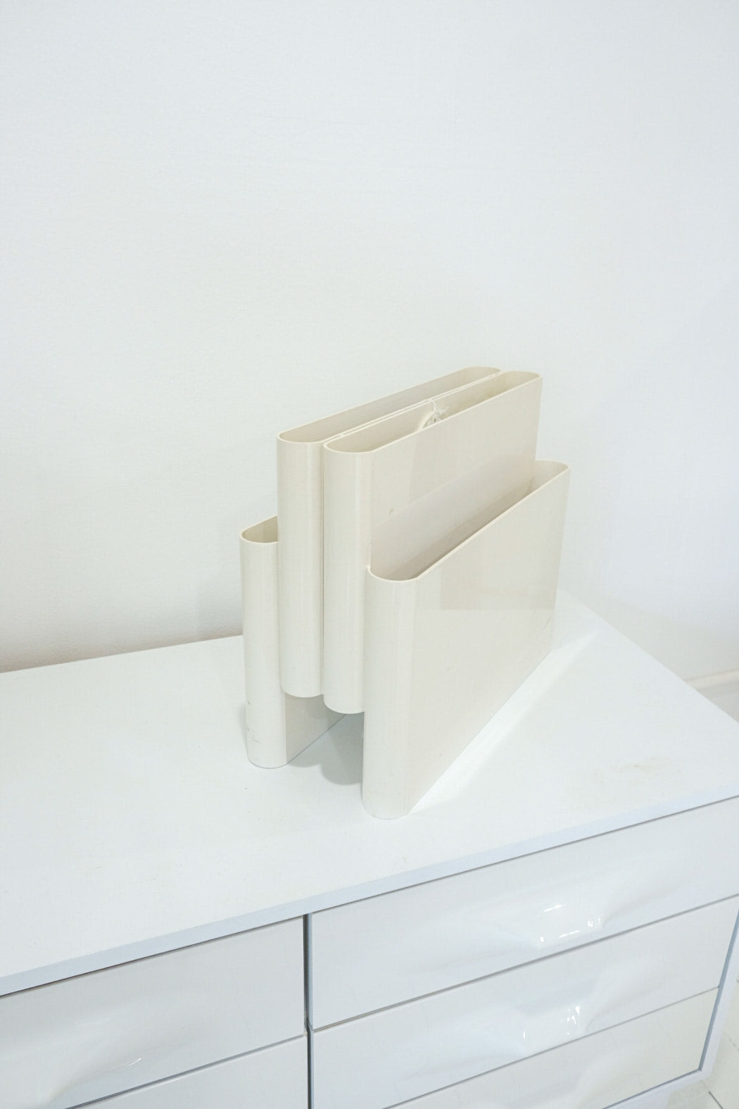 Vintage Kartell Magazine Rack by Giotto Stoppino