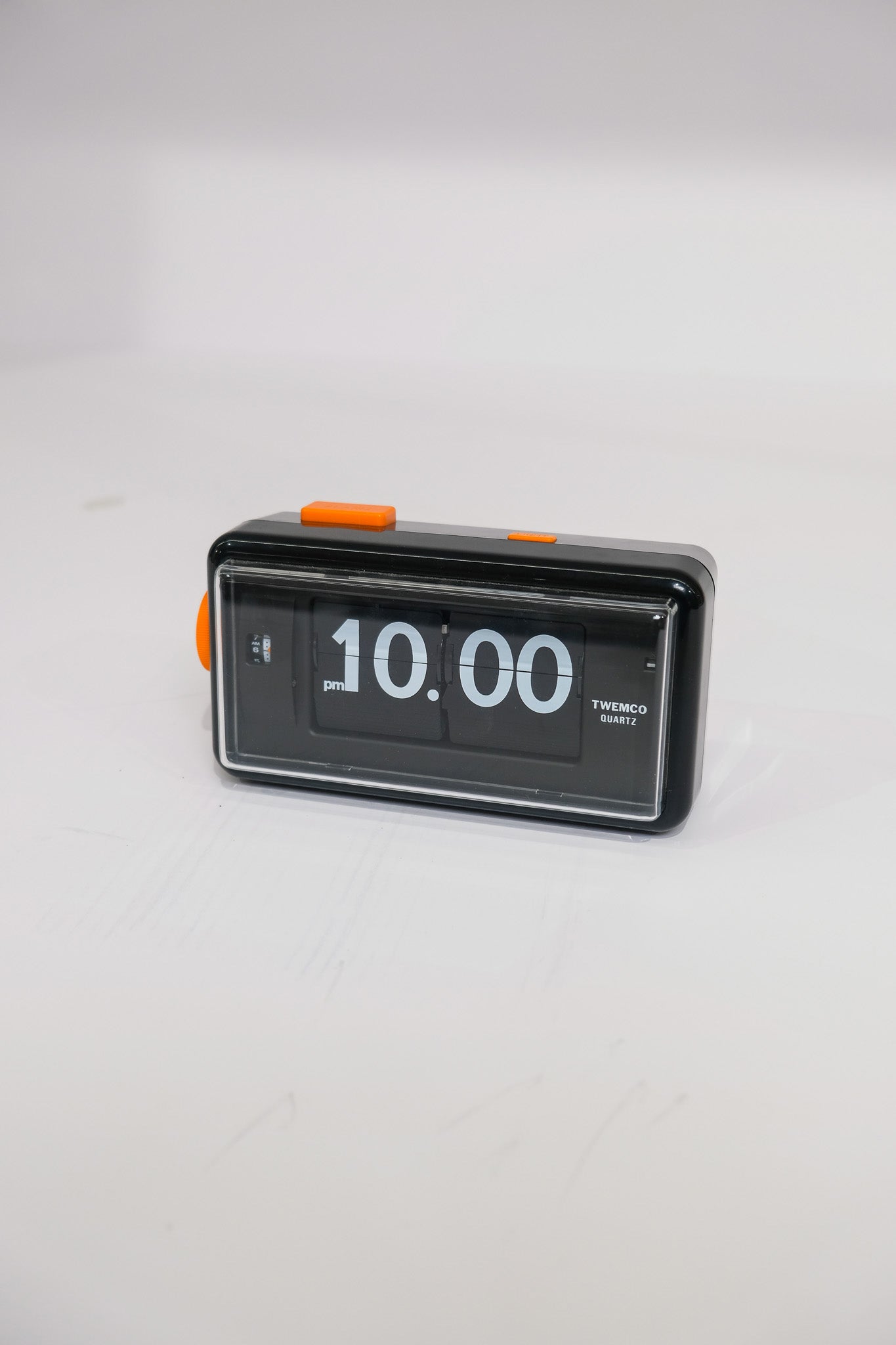 TWEMCO Alarm Flip Clock AL-30