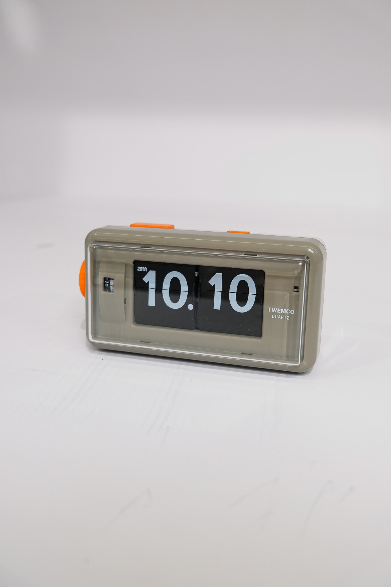 TWEMCO Alarm Flip Clock AL-30 – renewfinds