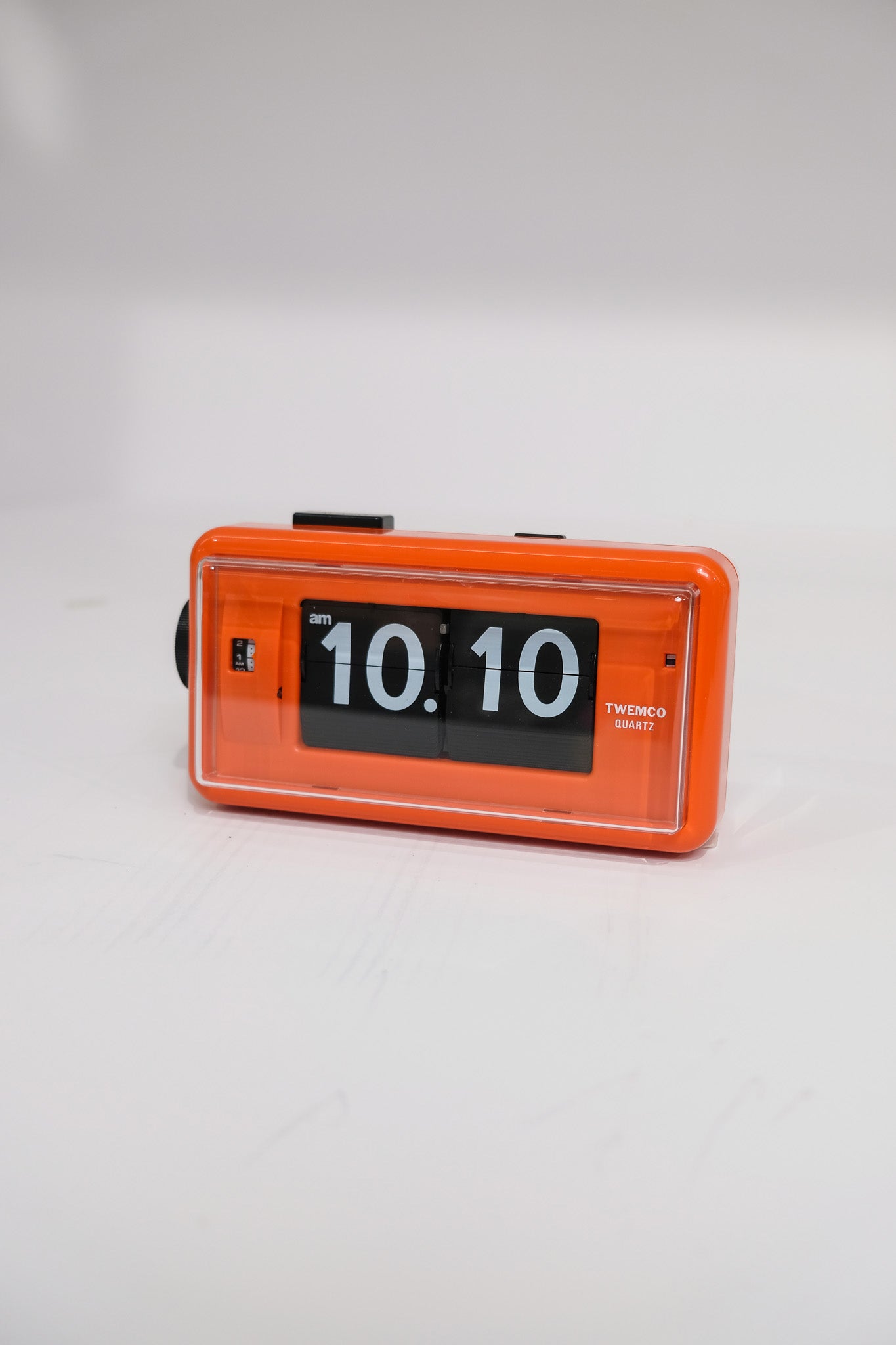 TWEMCO Alarm Flip Clock AL-30 – renewfinds