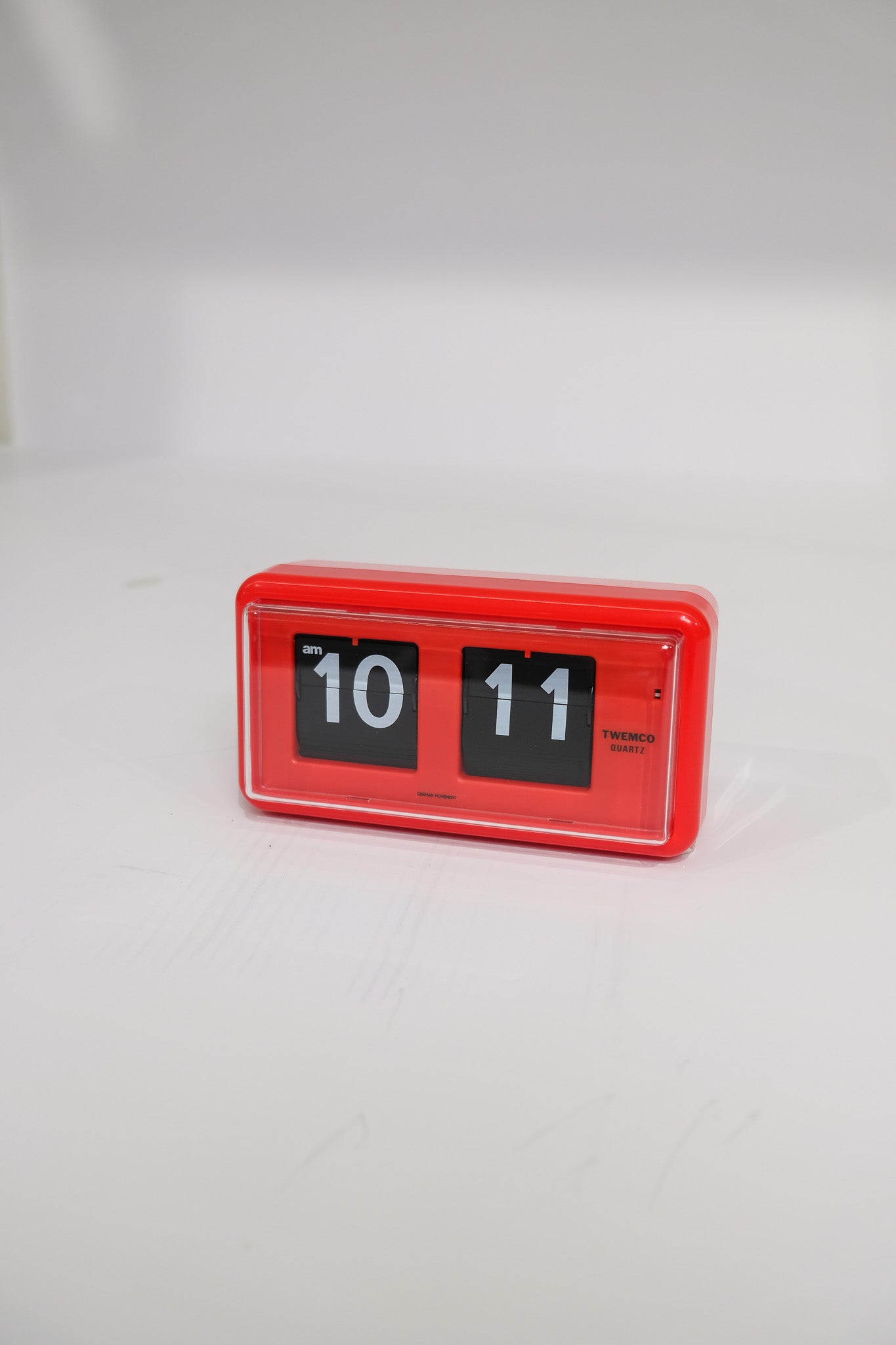 TWEMCO Classic Table Flip Clock QT-30