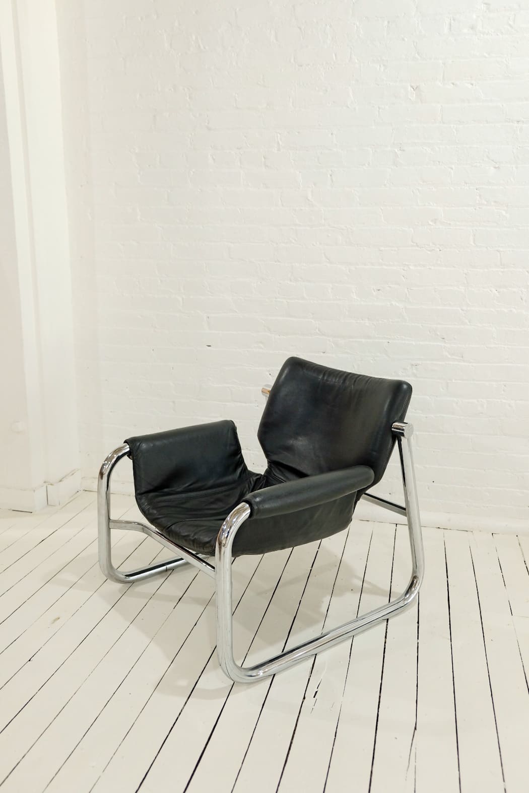 Alpha Sling Leather Lounge Chair