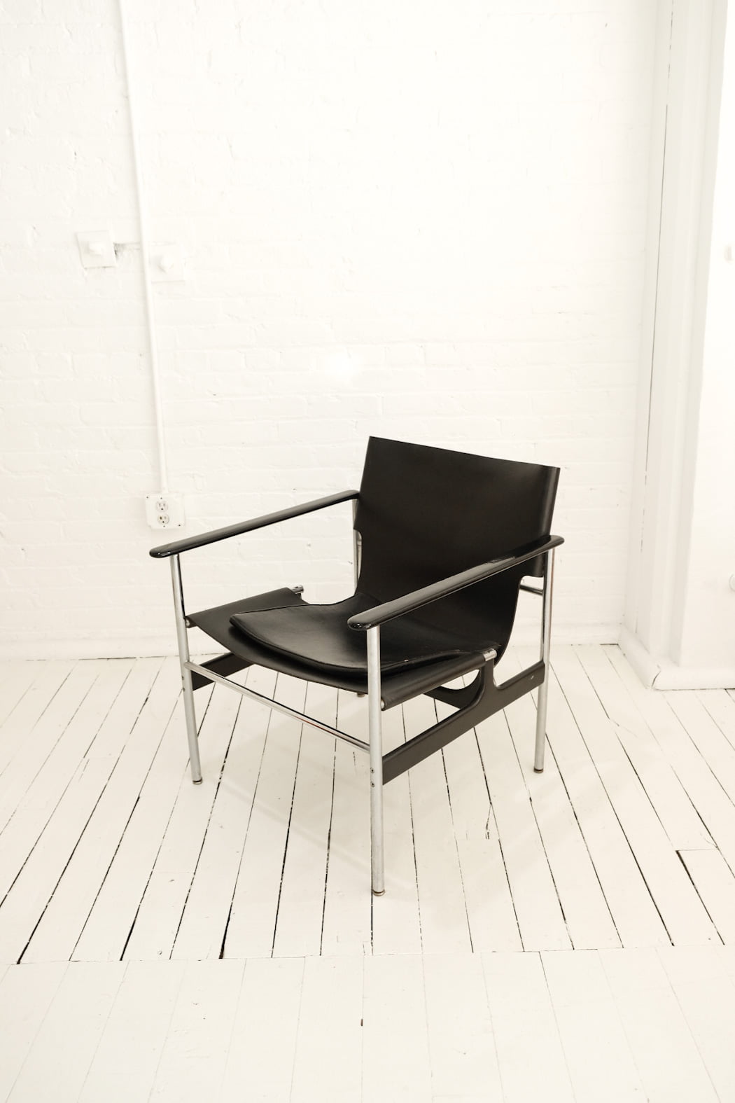 Charles Pollock for Knoll Model 657 Lounge Chair : RENTAL