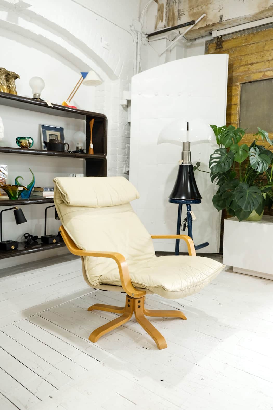 Scandinavian Swivel Leather Lounge Chair