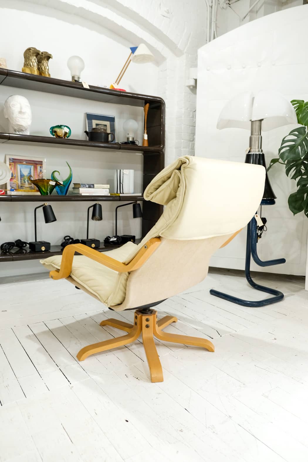 Scandinavian Swivel Leather Lounge Chair